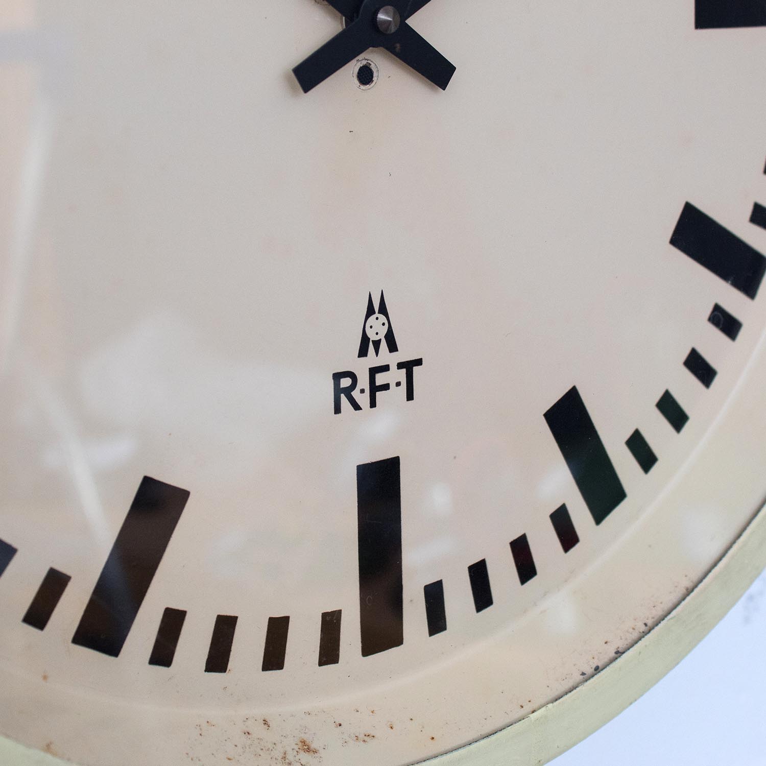 Alte RFT Industrieuhr Ø 37 cm Bauhaus Fabrikuhr Wanduhr DDR