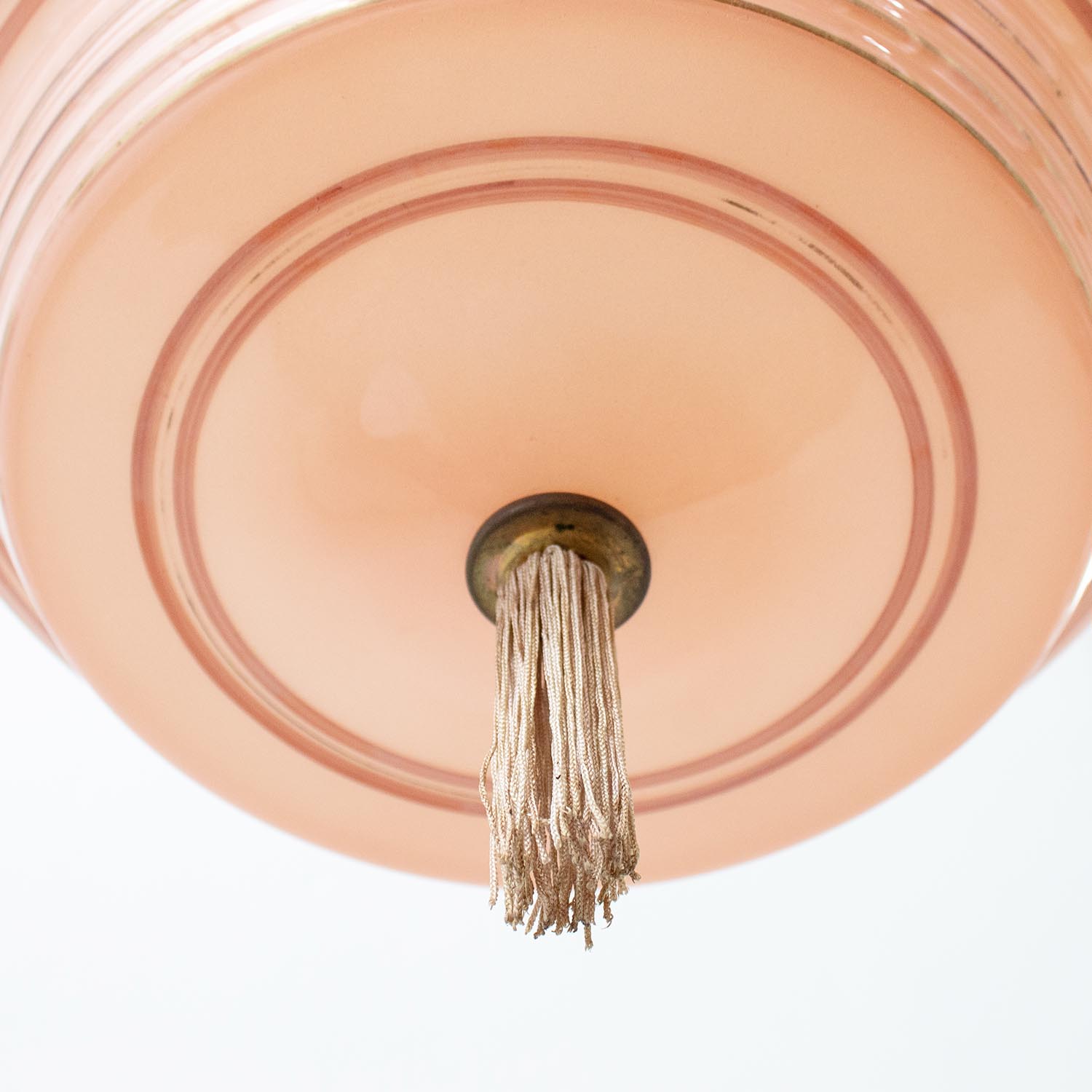 Vintage Art-Déco Glas Hängelampe "Zarte Linien" Rosa mit Quaste Ø 36 cm