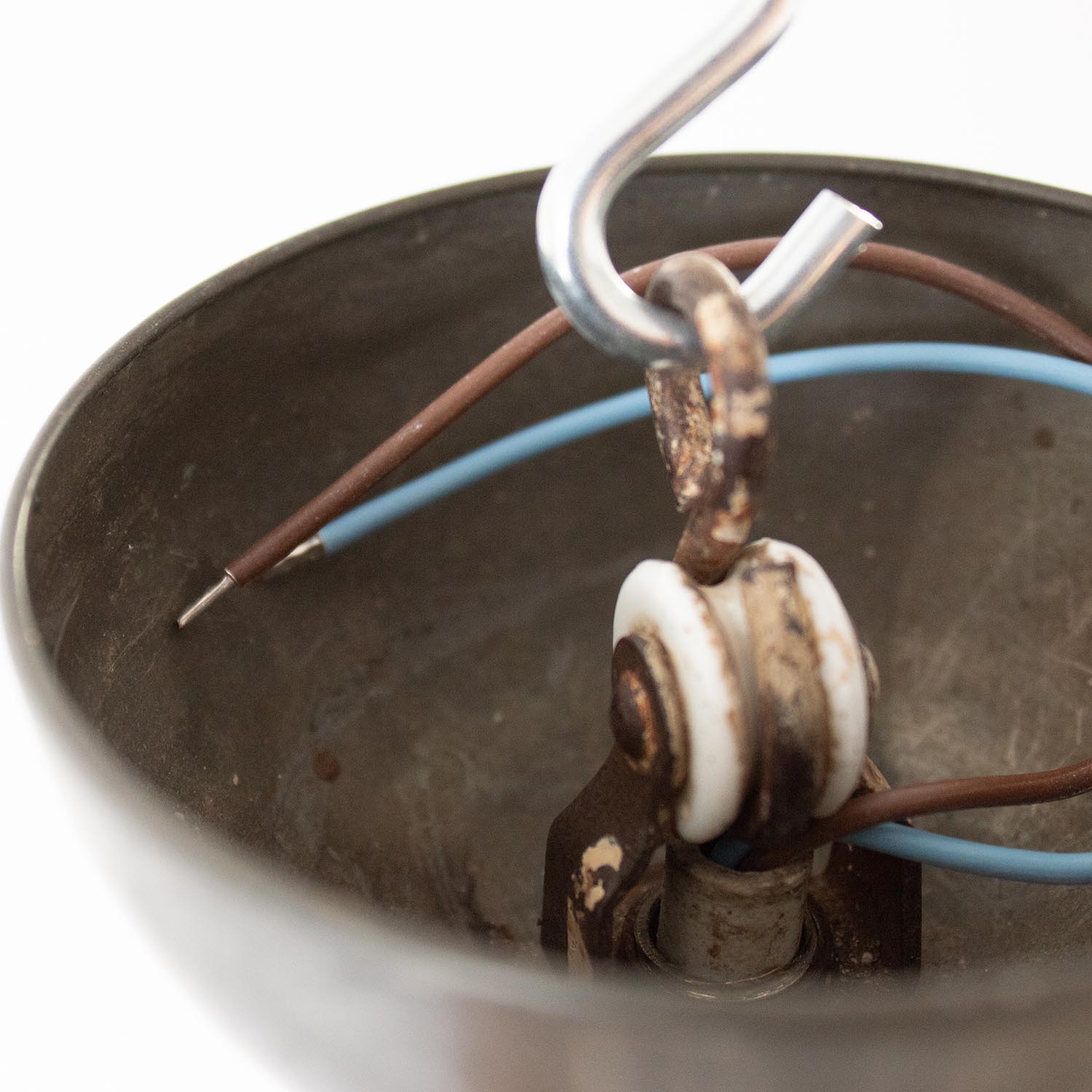 Bauhaus Art Déco Stableuchte – Opalglas Pendelleuchte am Metallstab (1920er / 1930er)