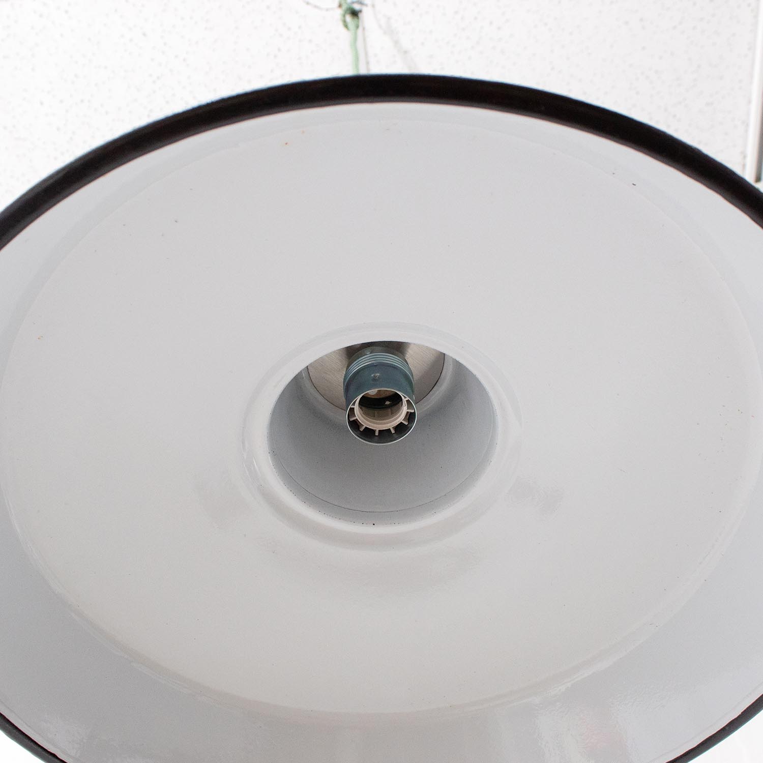 Vintage dunkelgrüne emaillierte Fabriklampe Ø 44 cm