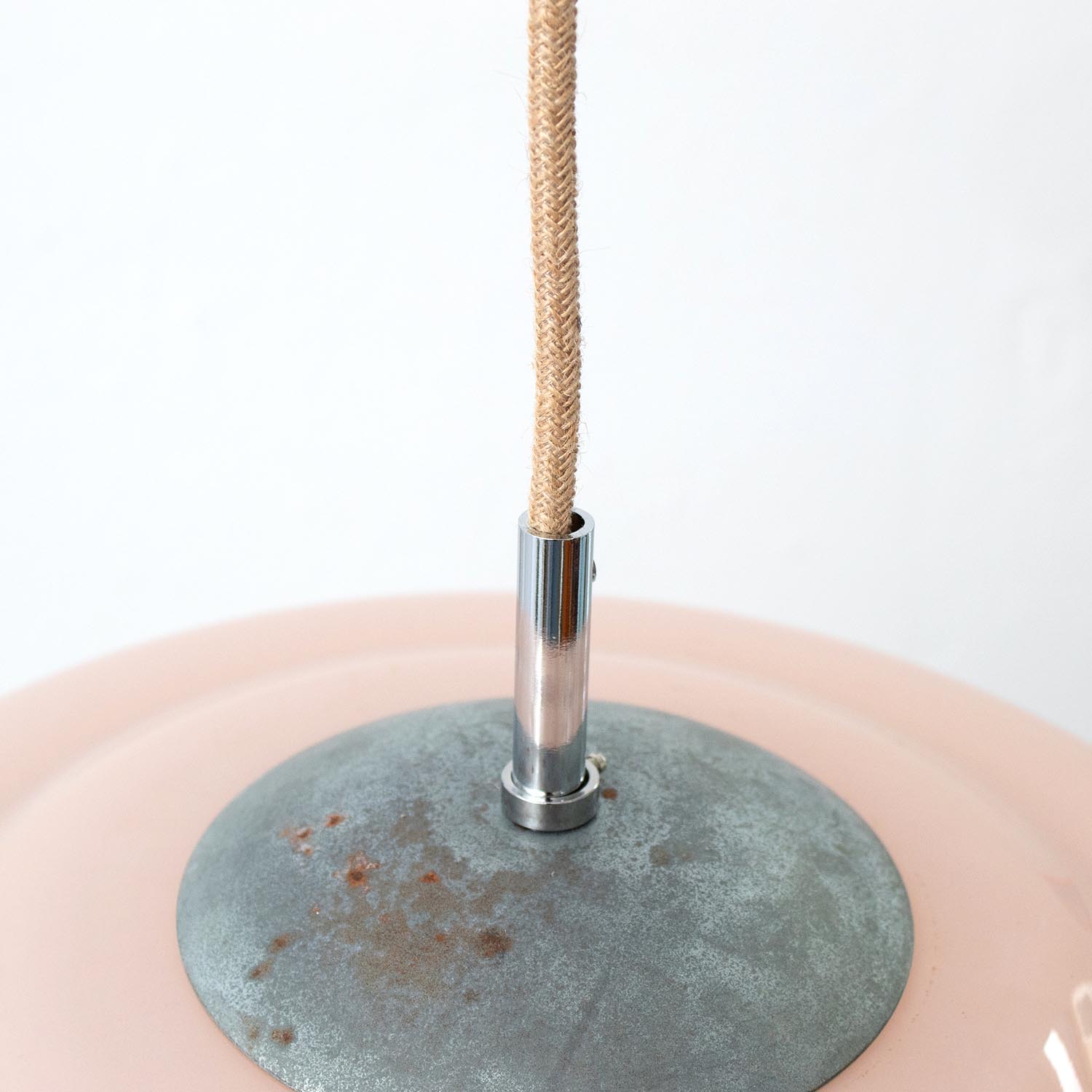 Vintage Art-Déco Glas Hängelampe "Zarte Linien" Rosa mit Quaste Ø 36 cm