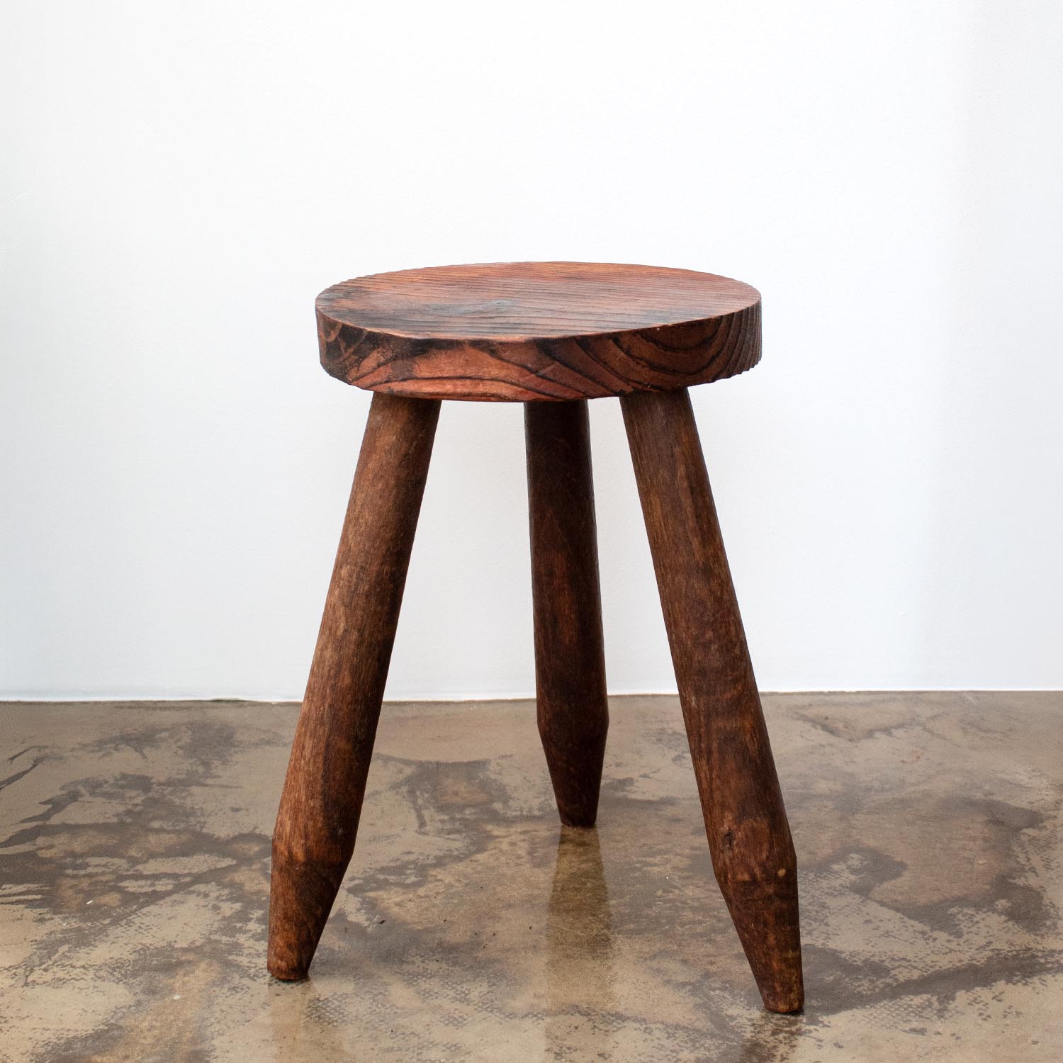 Kleiner Vintage Holz Schemel aus Frankreich Dreibein Beistelltisch