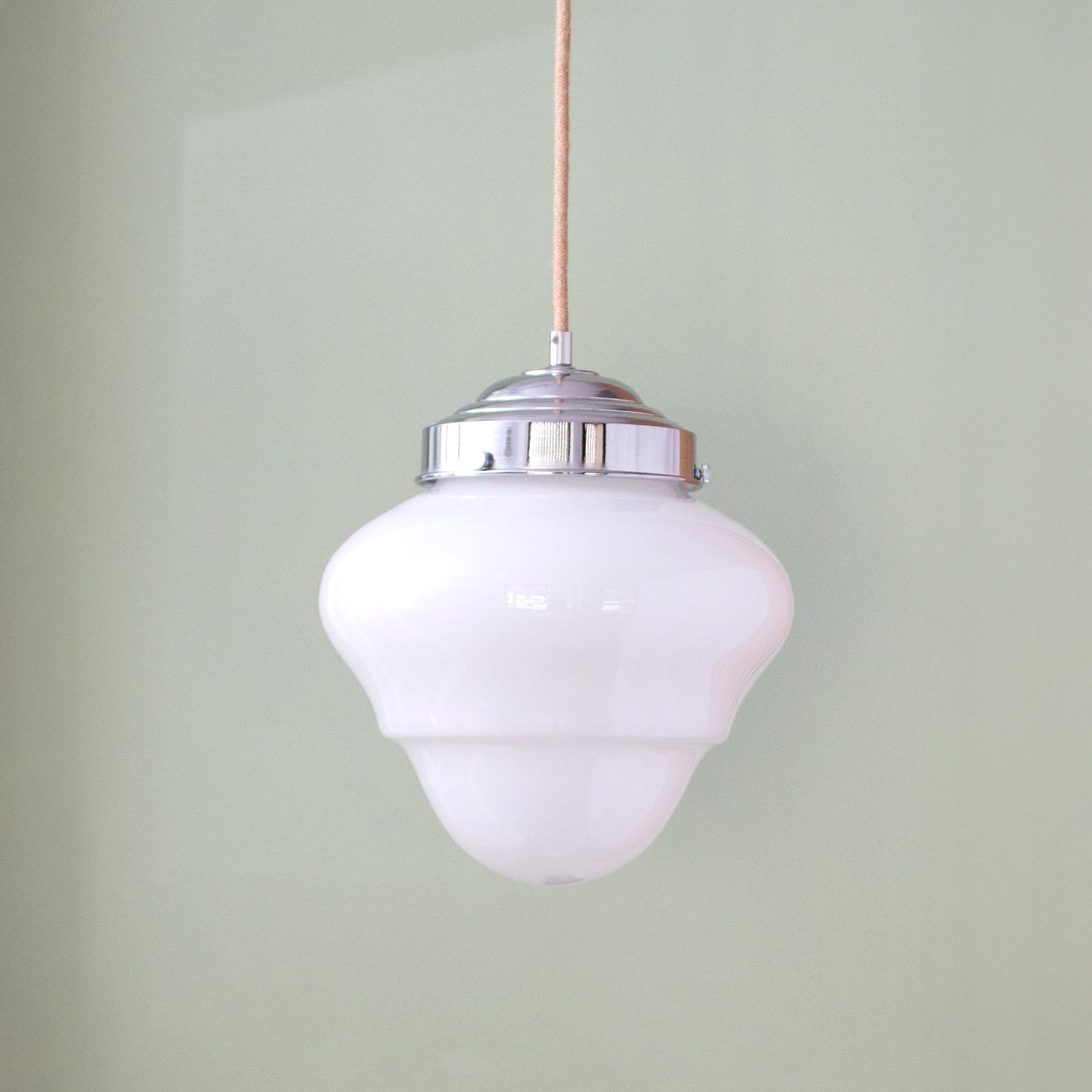 Sehr alte Art-Déco weiße Opalglas Hängelampe "Berliner Tropfen" Ø 26 cm