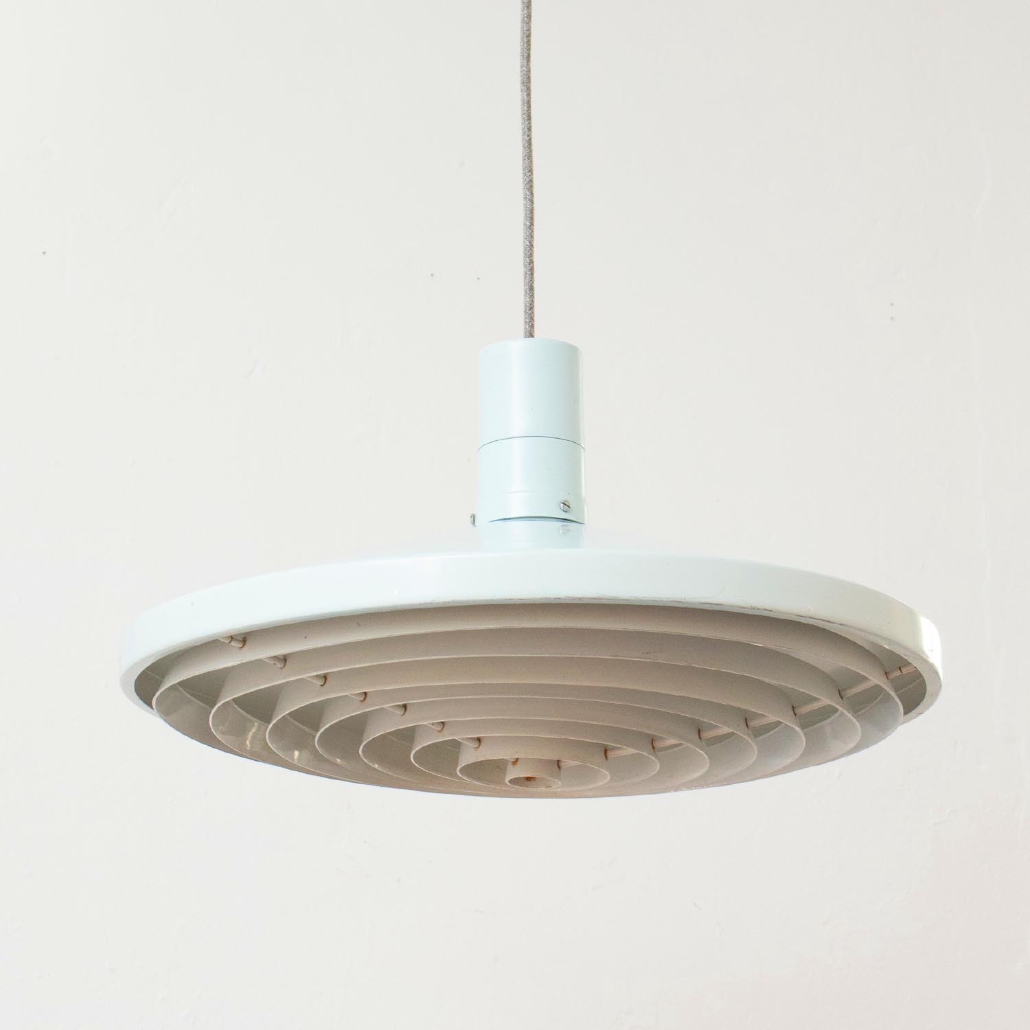 DDR Designklassiker große Pendelleuchte P 605 (Wolfgang Dyroff / PGH Halle) – Pastellblau