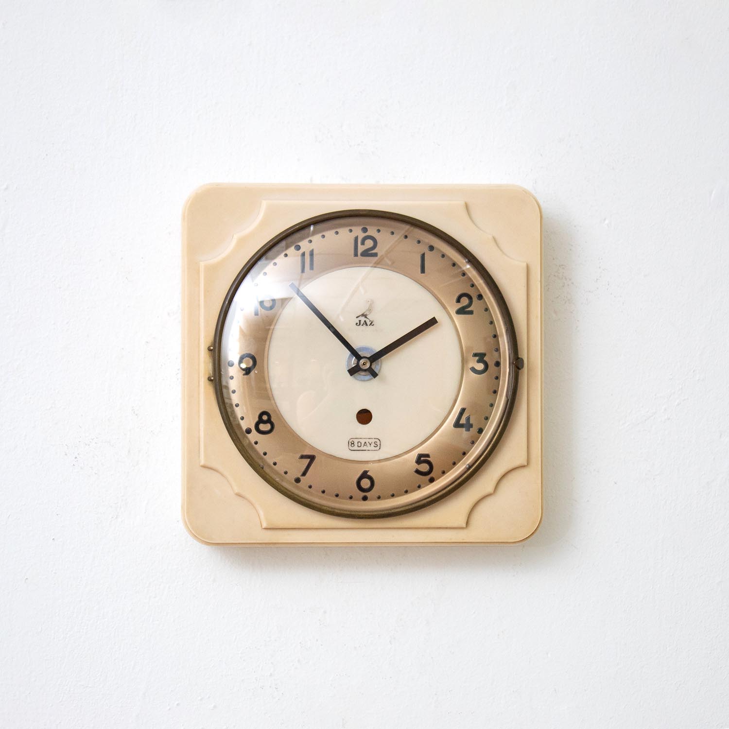 JAZ vintage Küchenuhr Beige aus Frankreich Ø 21 cm JAZ vintage Küchenuhr Beige aus Frankreich Ø 21 cm