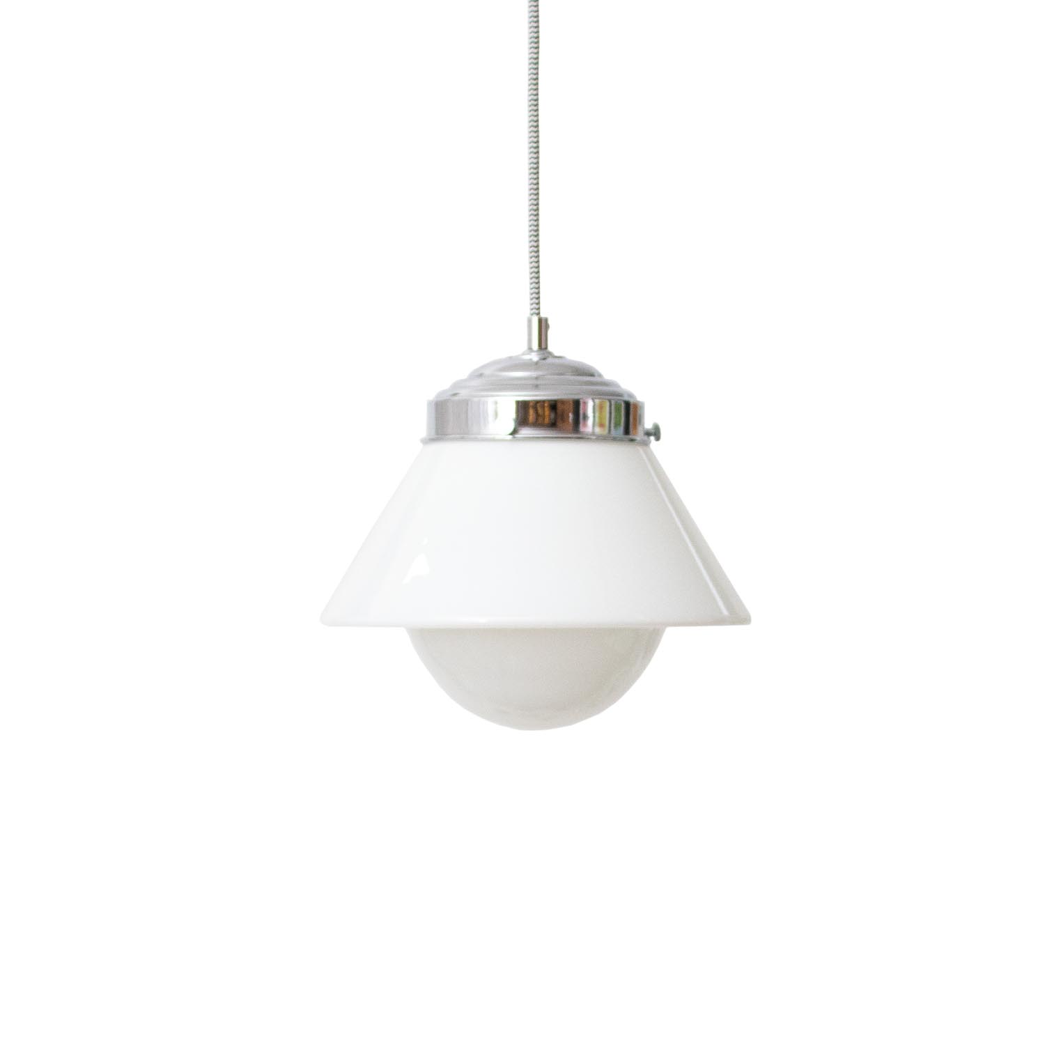 Seltene alte weiße konische Opalglas Hängelampe Bauhaus Ø 26 cm Seltene alte weiße konische Opalglas Hängelampe Bauhaus Ø 26 cm