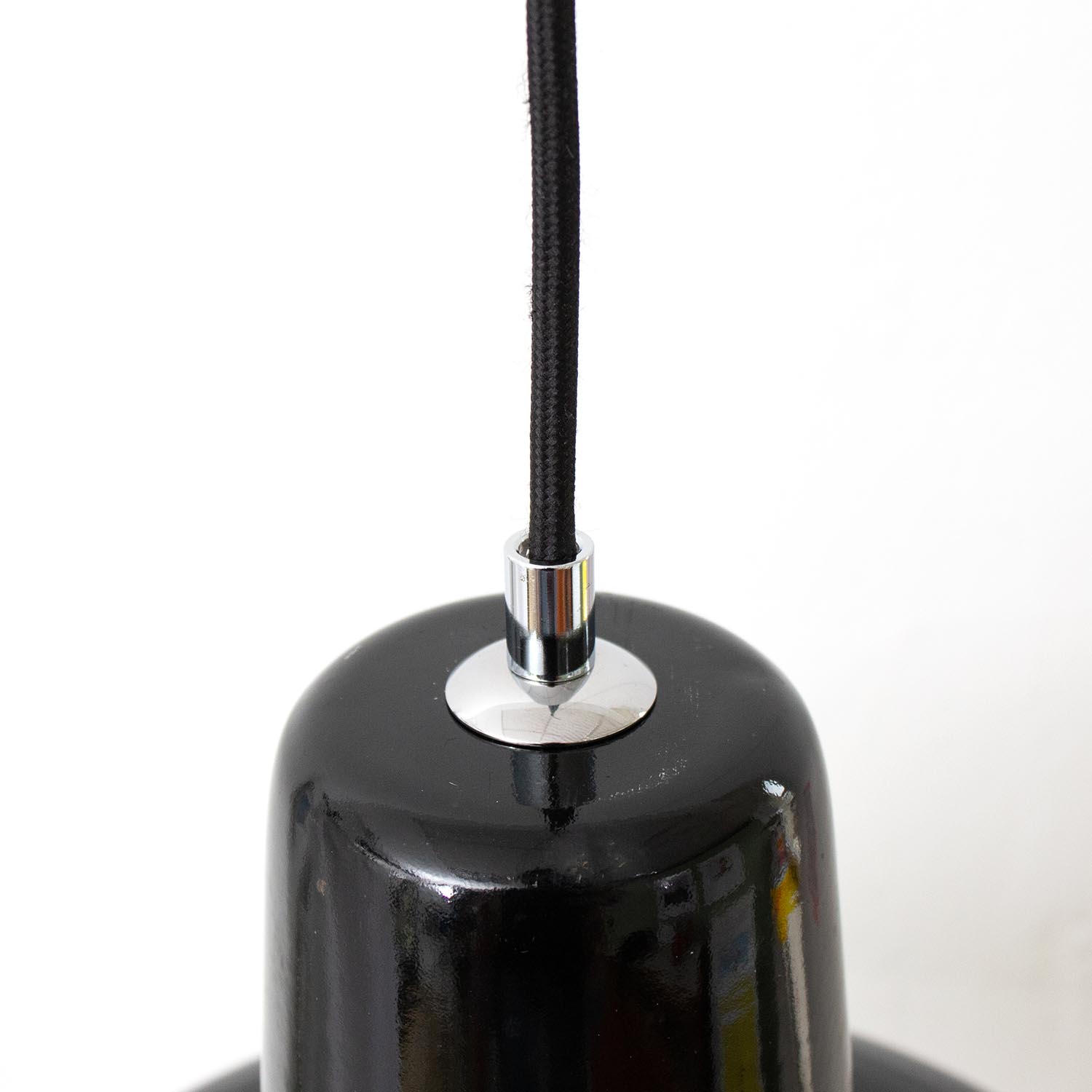 Alte satt schwarze Bauhaus Emaille Hängelampe Ø 30 cm