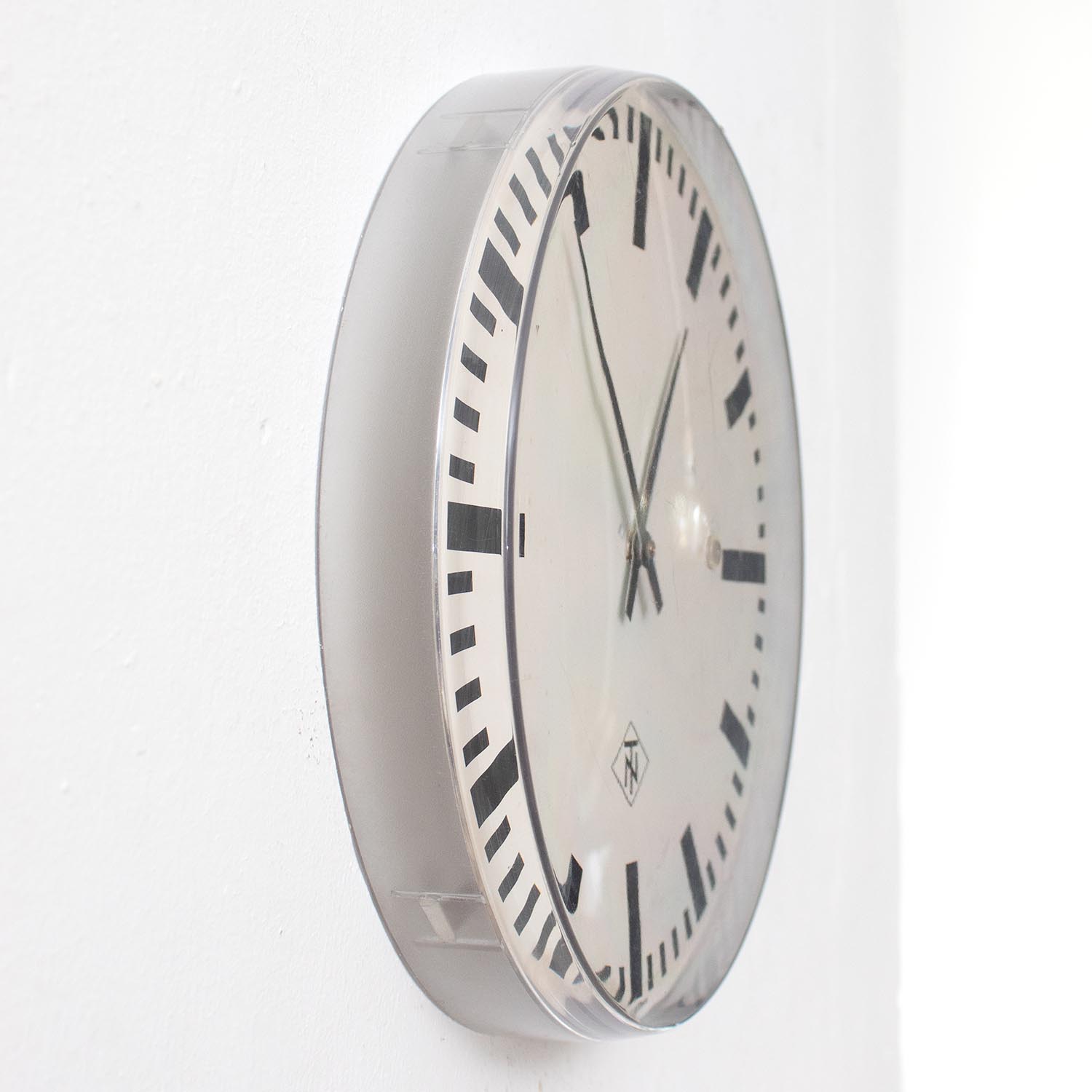 Alte T&N Fabrikuhr ø 31 cm Industrieuhr aus Acrylglas Uhr