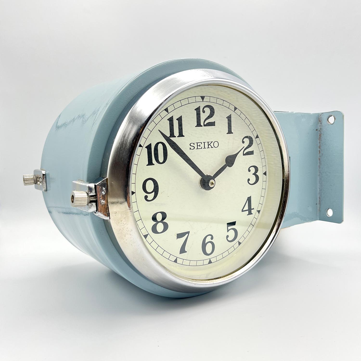 Vintage doppelseitige SEIKO Wanduhr Schiffsuhr Ø 20 cm mit Chromring Pastellblau Vintage doppelseitige SEIKO Wanduhr Schiffsuhr Ø 20 cm mit Chromring Pastellblau