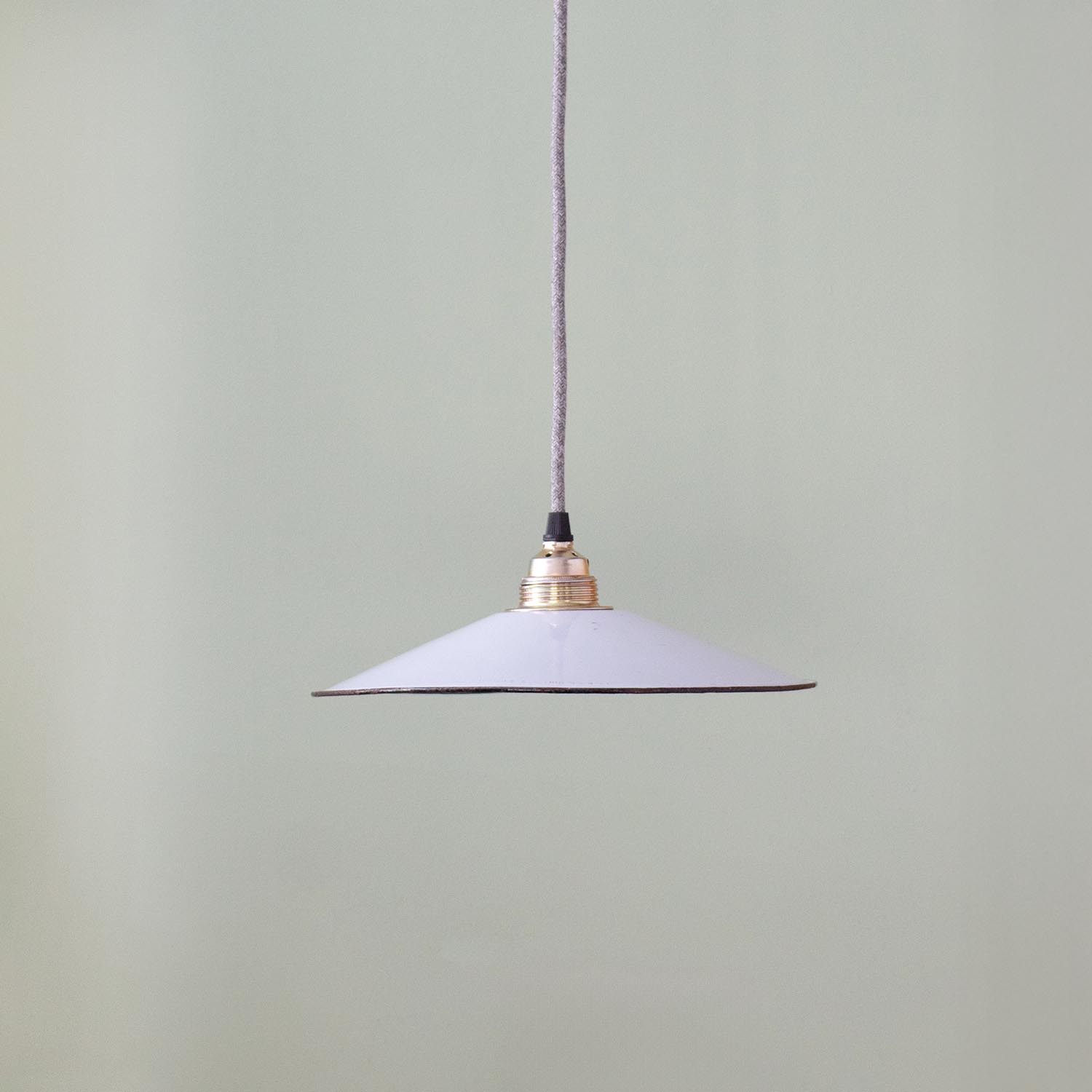 Flache weiße Landhaus Emaille Hängelampe Ø 26 cm Hoflampe