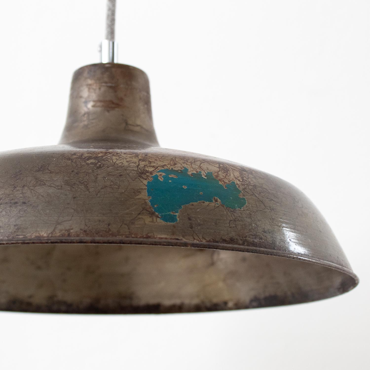 Metall graue Patina vintage Fabriklampe Roh-Stahl mit Farbresten Ø 31 cm