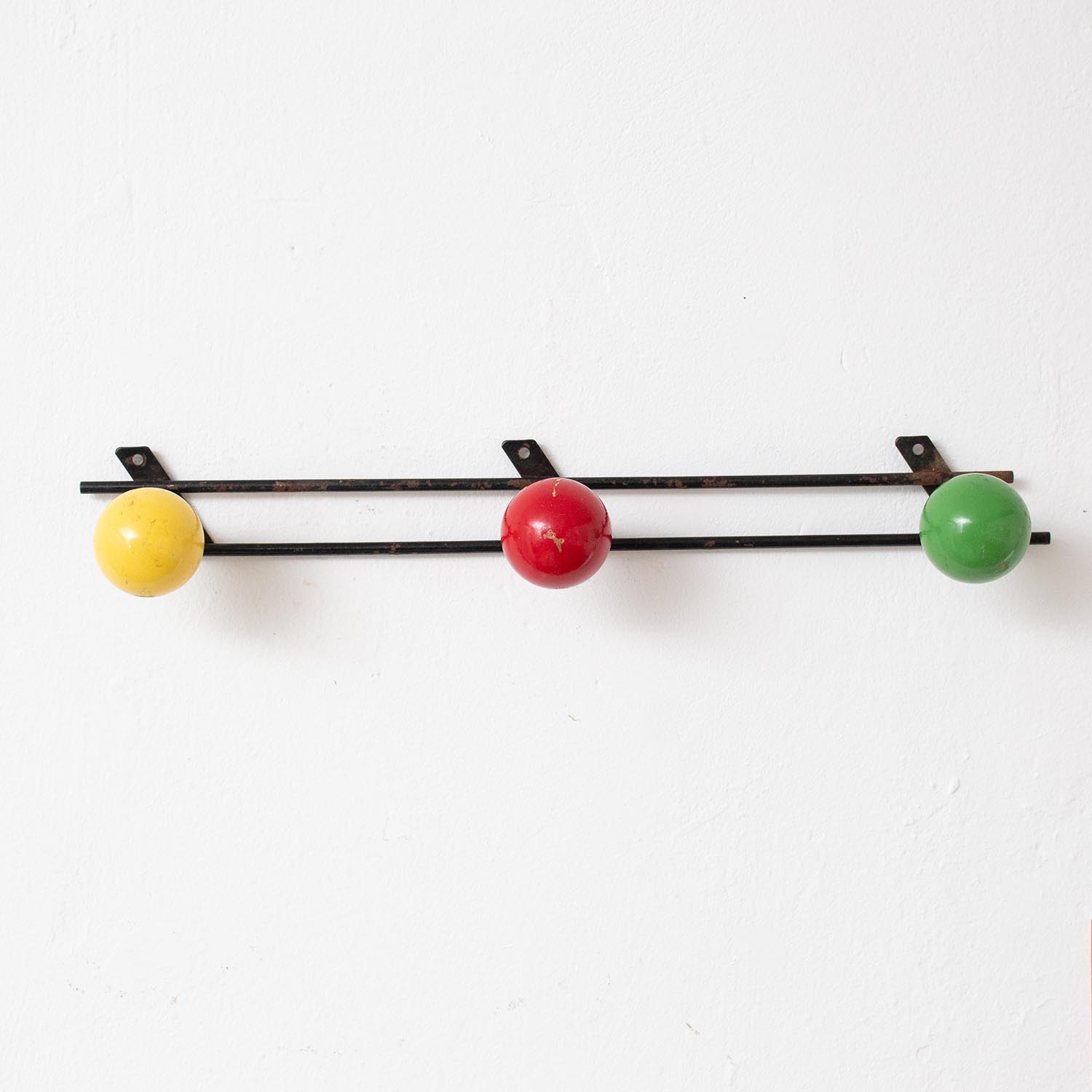 Mid-Century Wandgarderobe – 50er/60er Jahre Kugelgarderobe