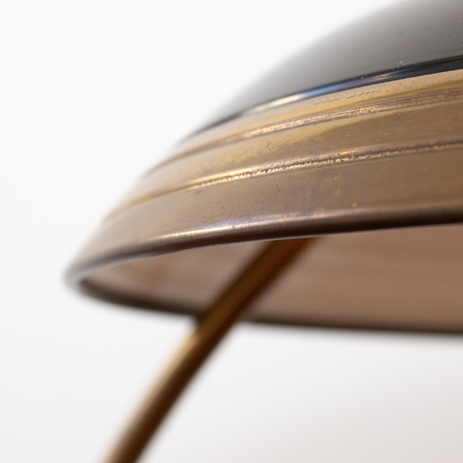 Mid-Century Art Déco Tischleuchte Messing Schwarz – Helo Leuchten (1940er/1950er)