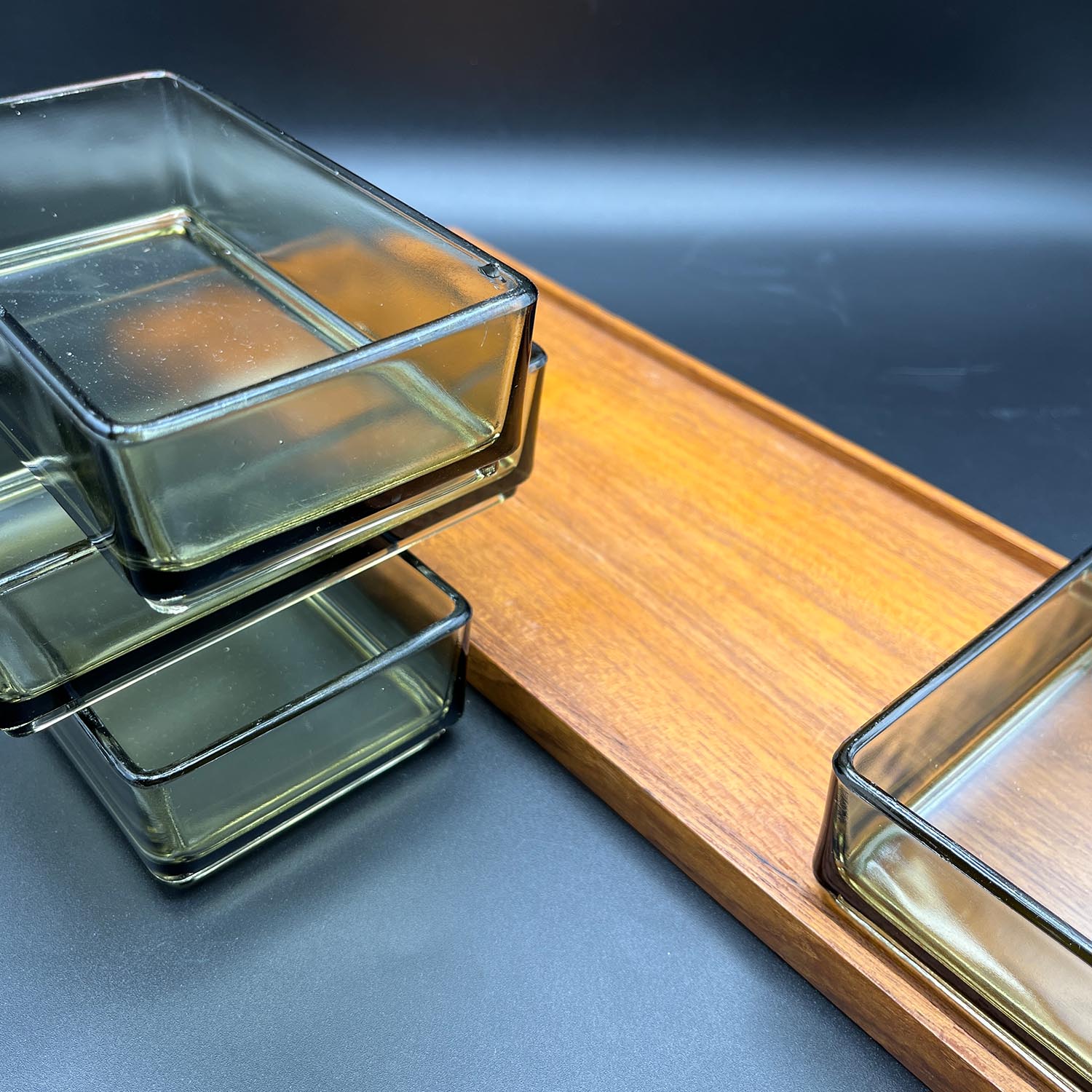 Midcentury Teak Servier Tablett + 4 Rauchglas Schalen