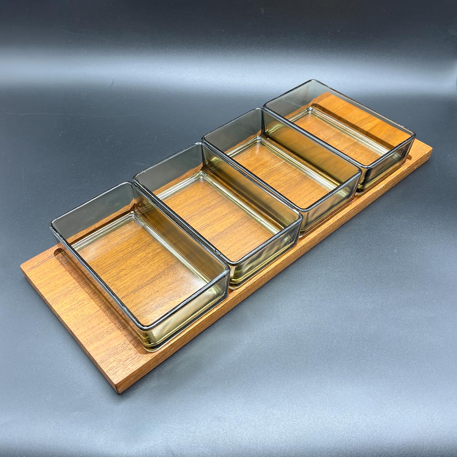 Midcentury Teak Servier Tablett + 4 Rauchglas Schalen