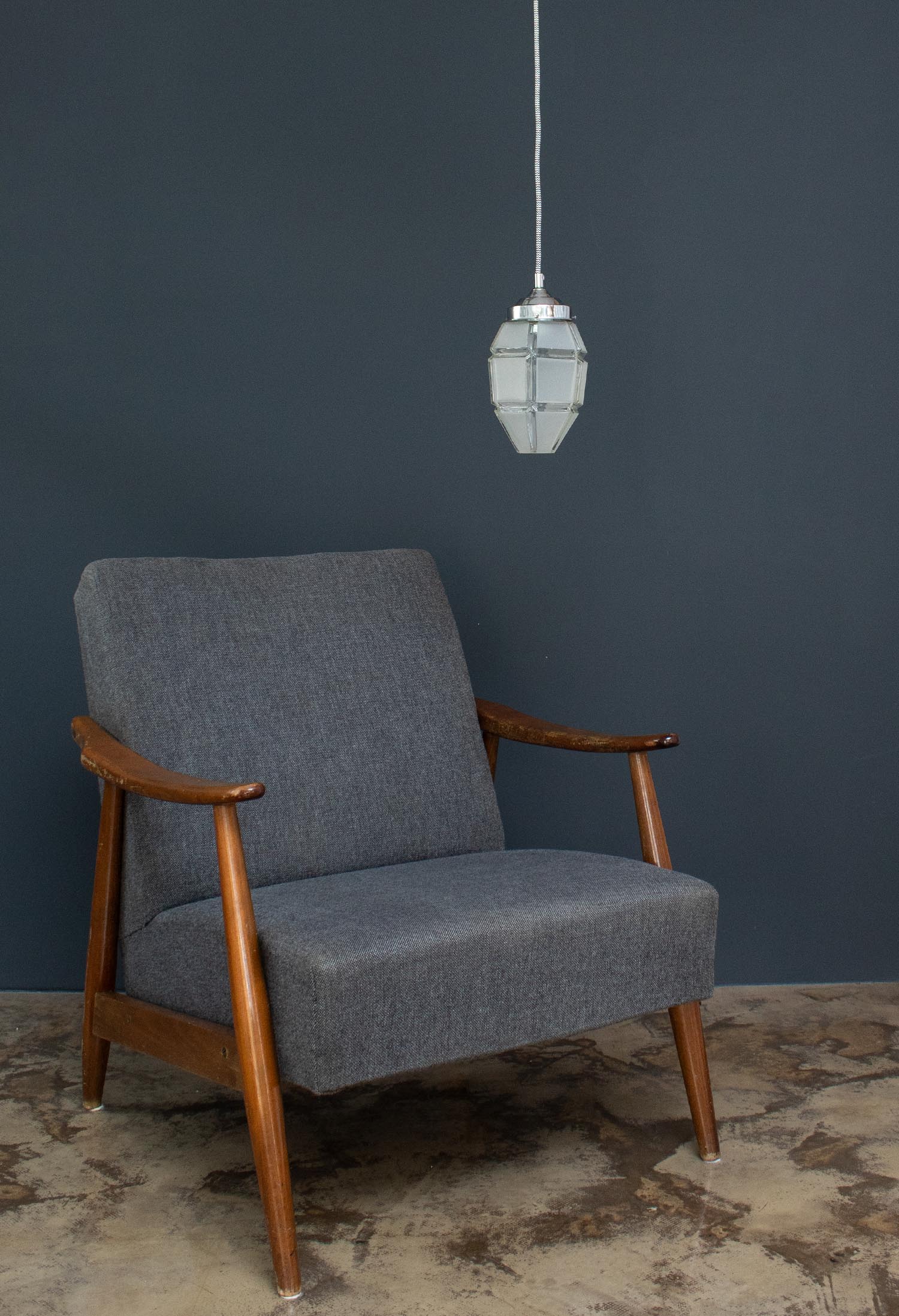 imagebilder_lampe_sessel_0003_20230718-IMG_8403bY2KPBbbAuGqi