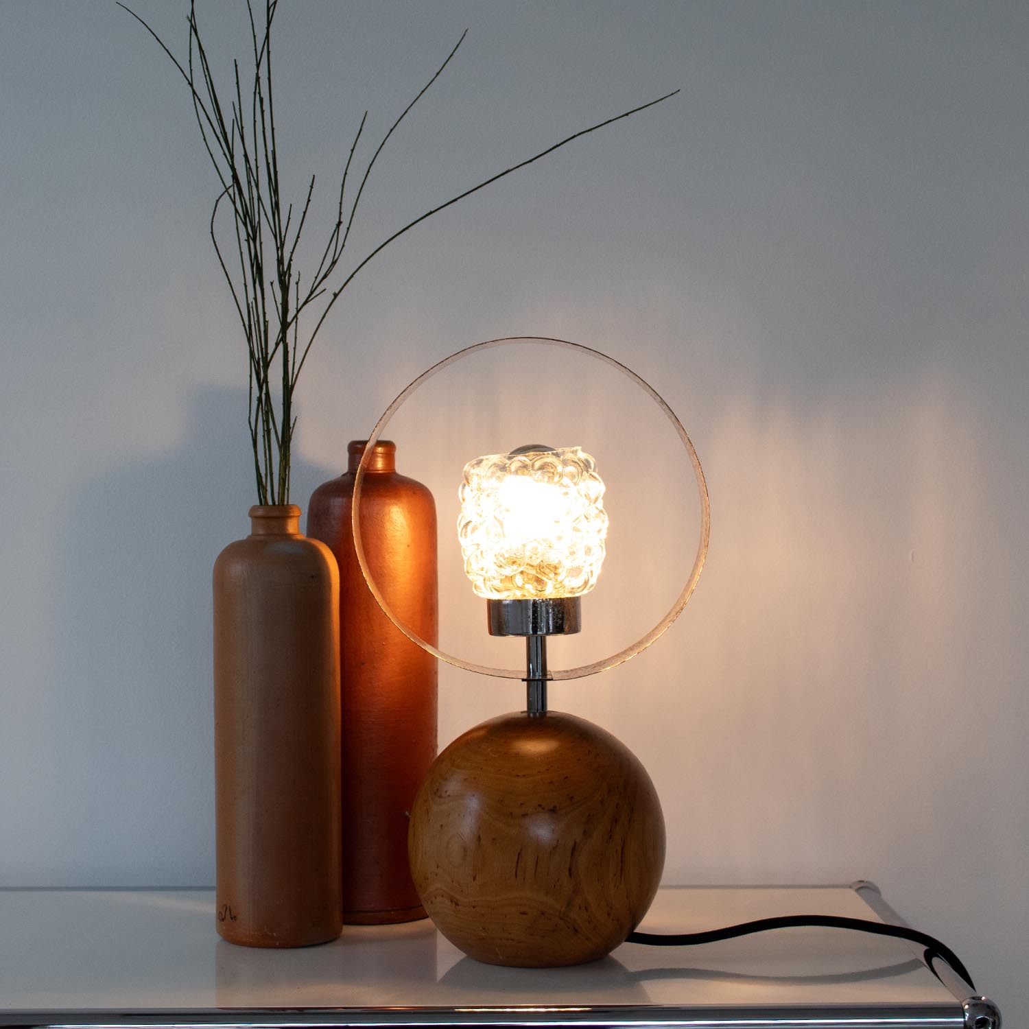 Vintage Chromring Holzkugel Tischlampe