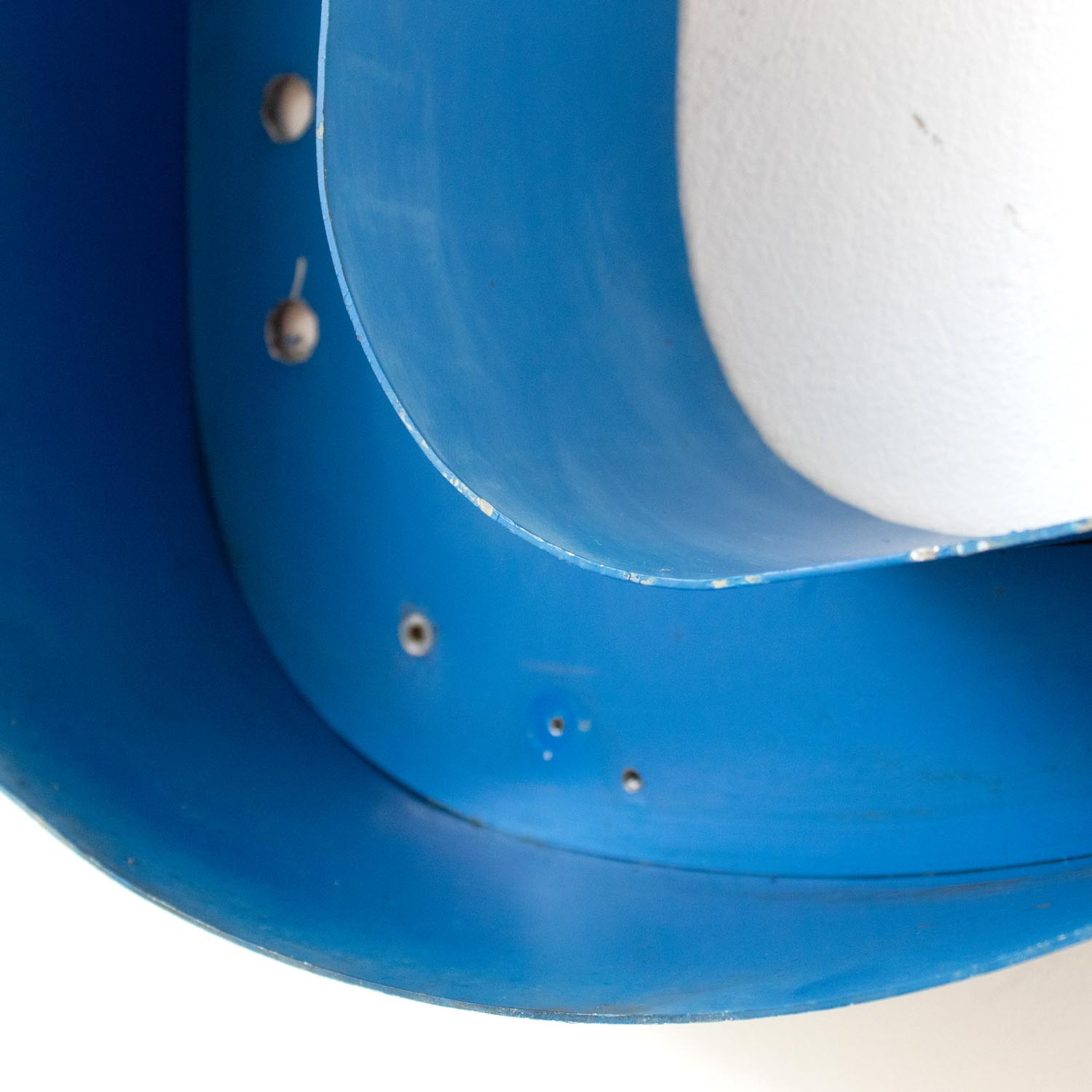 Vintage Metallbuchstabe „t“ – Blauer Leuchtreklame-Buchstabe z. B. als Wandregal (Industriedesign)