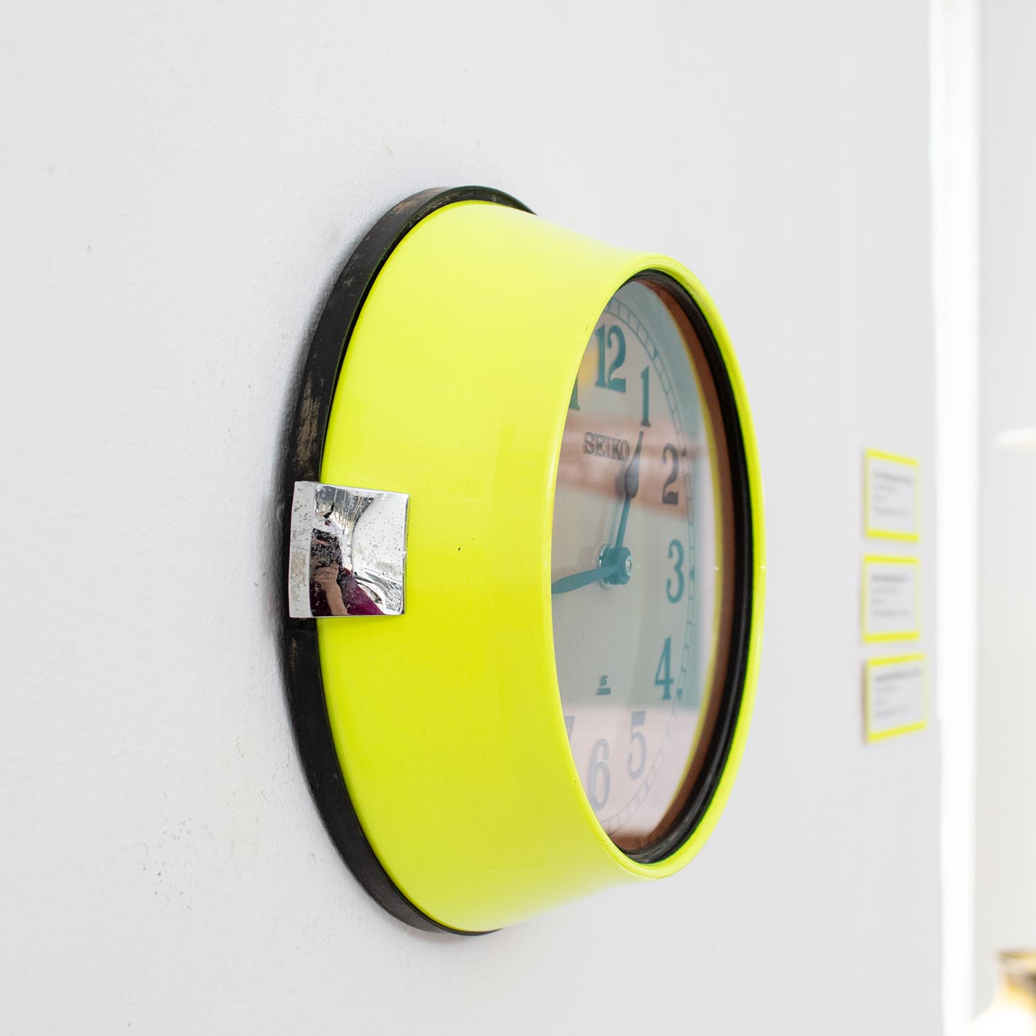 seiko-wanduhr-neon-gelb_02 SONDEREDITION: Vintage SEIKO Wanduhr Neon Gelb Ø 22 cm Schiffsuhr