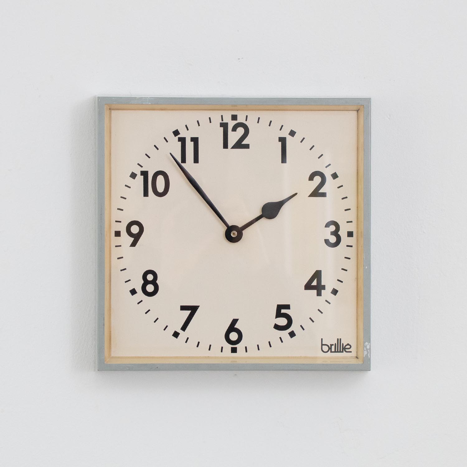 Vintage Uhr BRILLIÉ grau quadratische Fabrikuhr 26 cm Uhr aus Frankreich