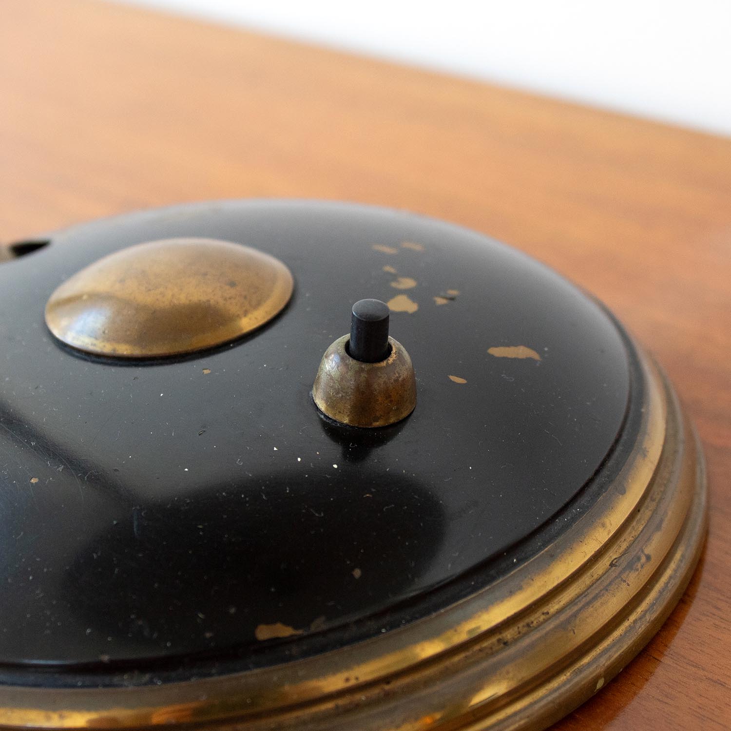 Mid-Century Art Déco Tischleuchte Messing Schwarz – Helo Leuchten (1940er/1950er)