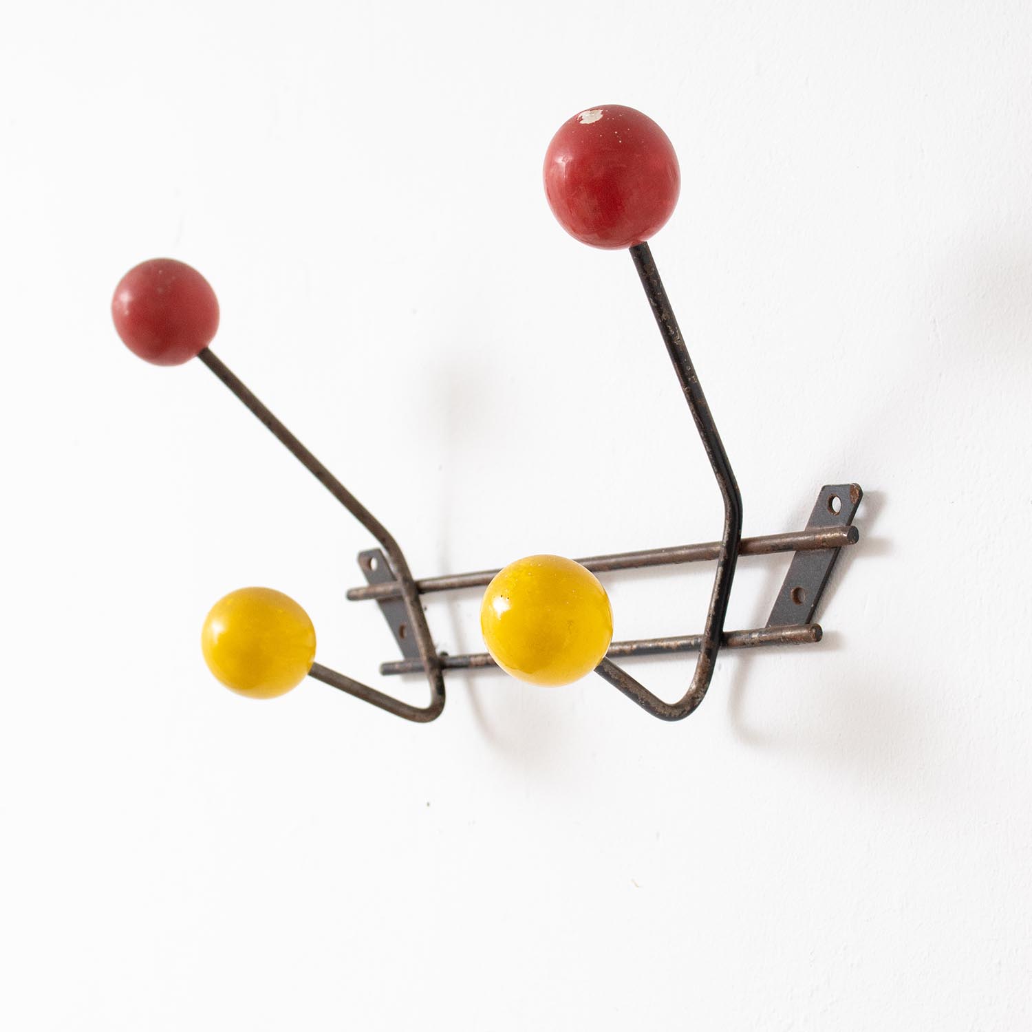 Mid-Century Wandgarderobe – 50er/60er Jahre Kugelgarderobe