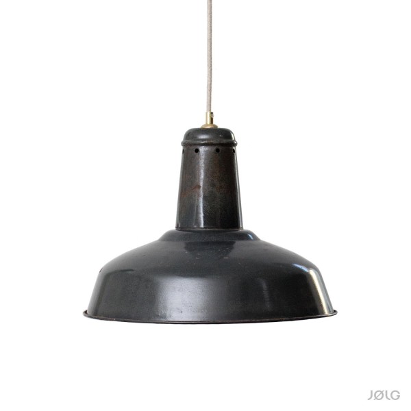 Alte anthrazit schwarze Industrielampe mit Geschichte aus Frankreich Ø 41 cm