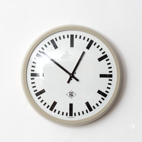 Vintage T&N Bahnhofsuhr Ø 30 cm Bauhaus Uhr mit gewölbtem Glas